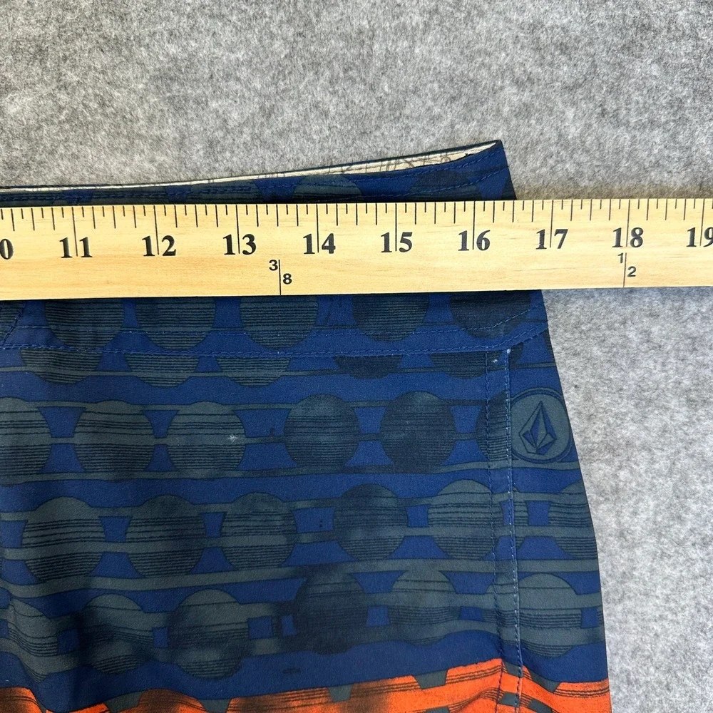 Volcom Lido Stripe Board Shorts Mens 32‎ Multi Color 4-Way Stretch Surf Swim